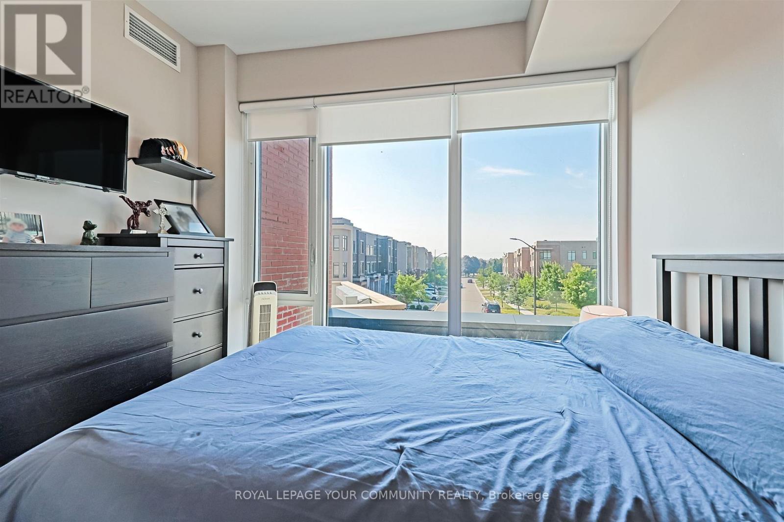 Photo 32 of 208 99 Eagle Rock Way S, Vaughan ON