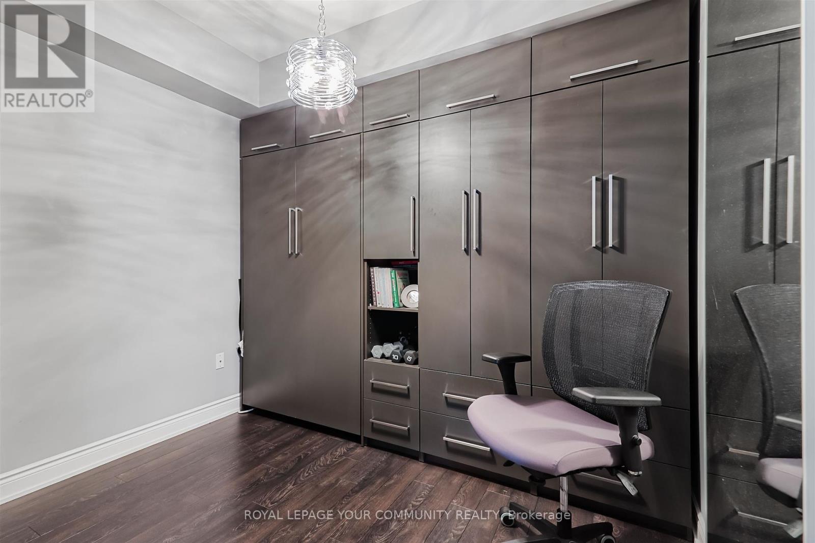 Photo 16 of 208 99 Eagle Rock Way S, Vaughan ON