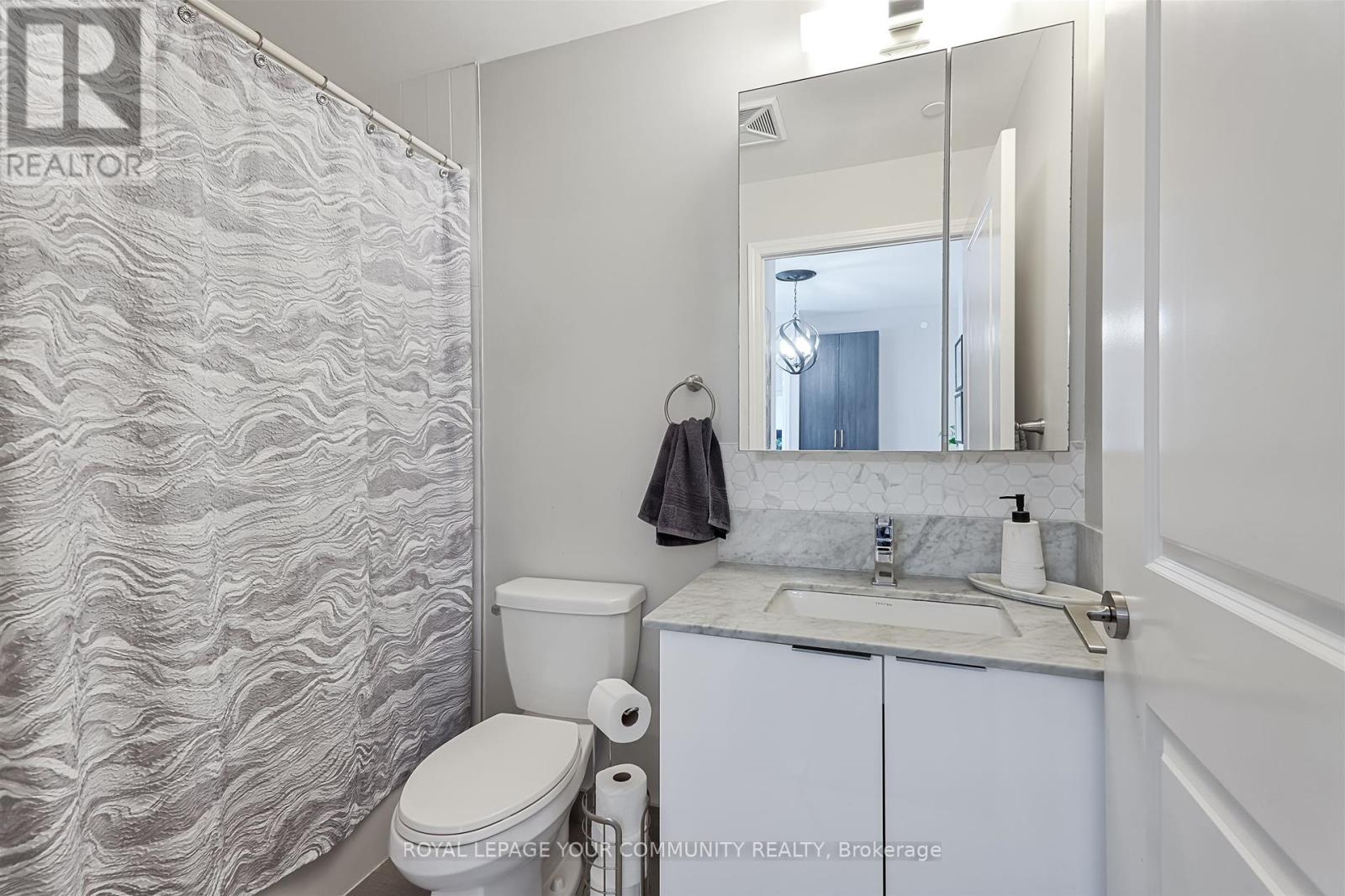Photo 23 of 208 99 Eagle Rock Way S, Vaughan ON