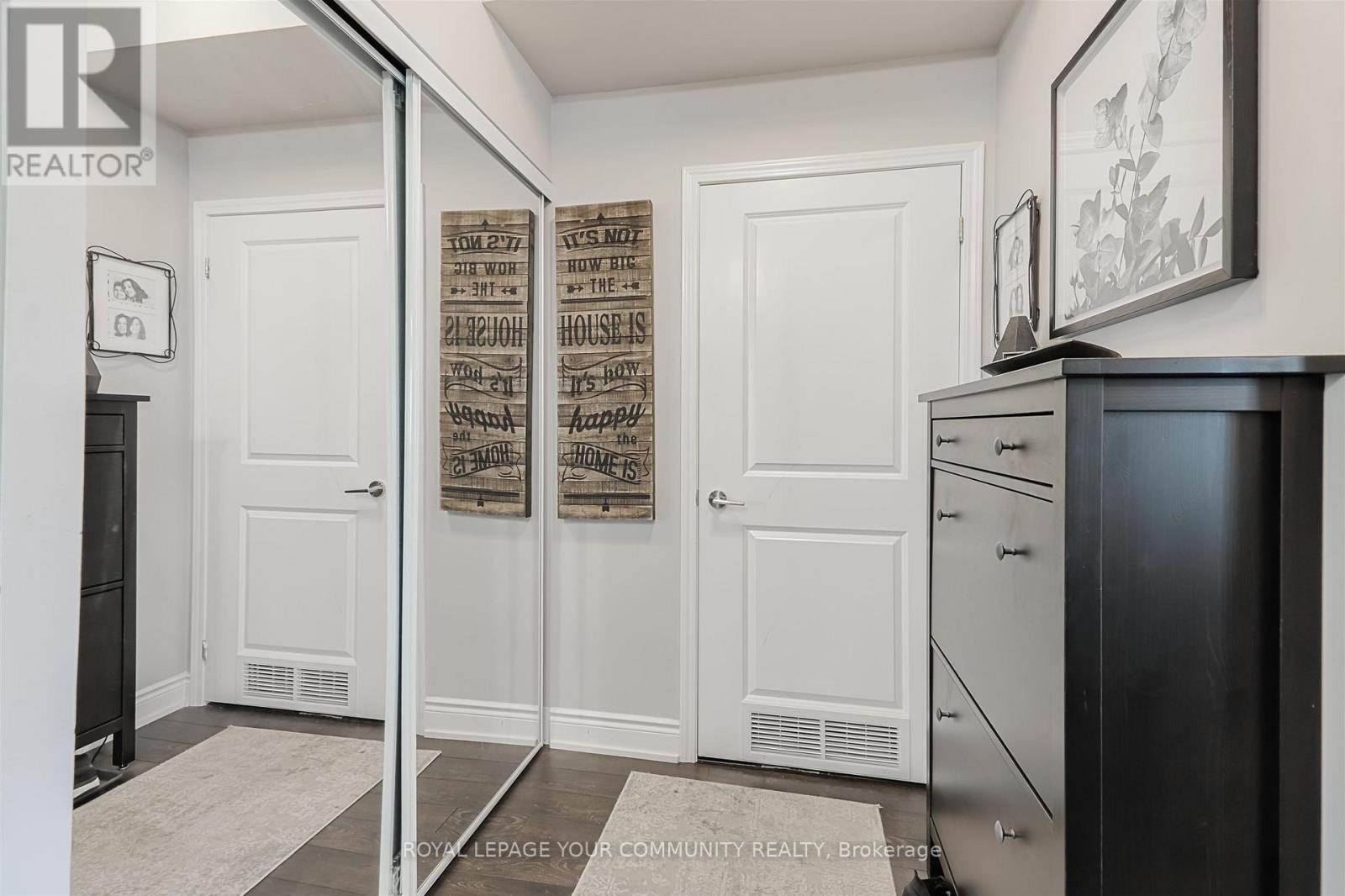 Photo 1 of 208 99 Eagle Rock Way S, Vaughan ON