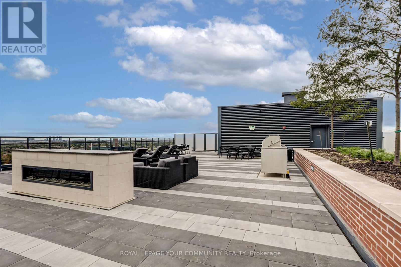 Photo 34 of 208 99 Eagle Rock Way S, Vaughan ON