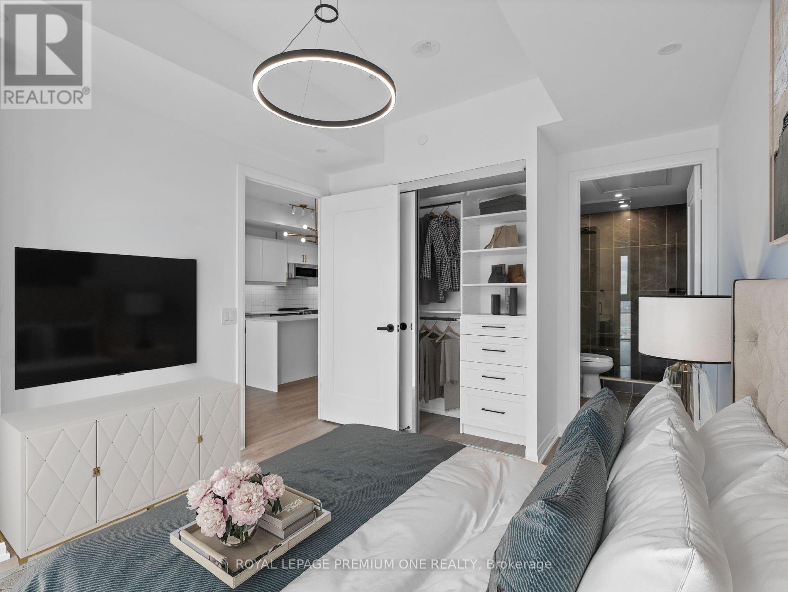 Photo 2 of 1520 9000 Jane Street, Vaughan ON