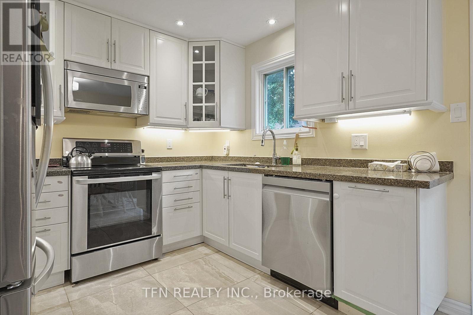 Photo 40 of 86 Thornbrook Court, Vaughan ON