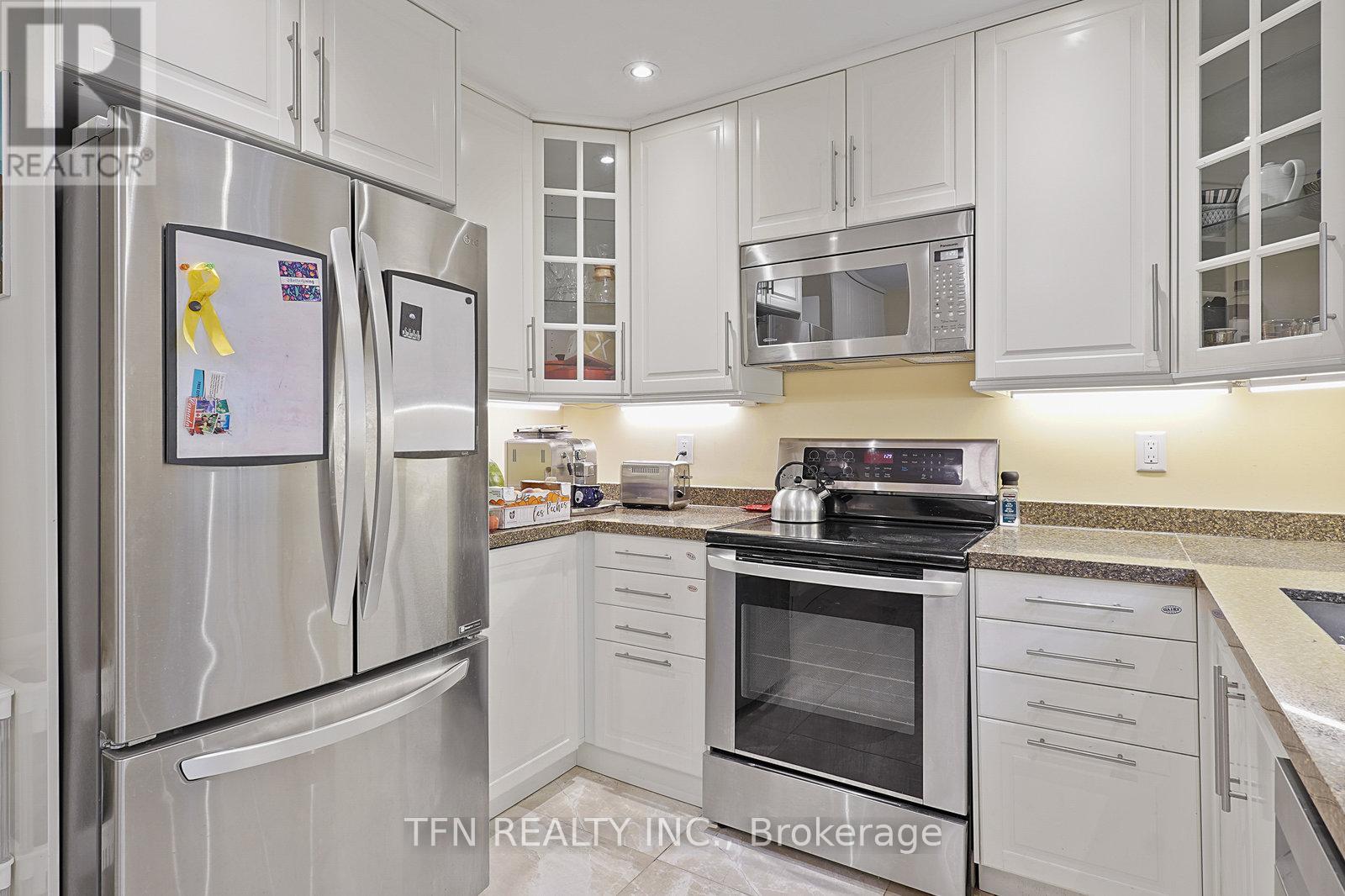 Photo 14 of 86 Thornbrook Court, Vaughan ON
