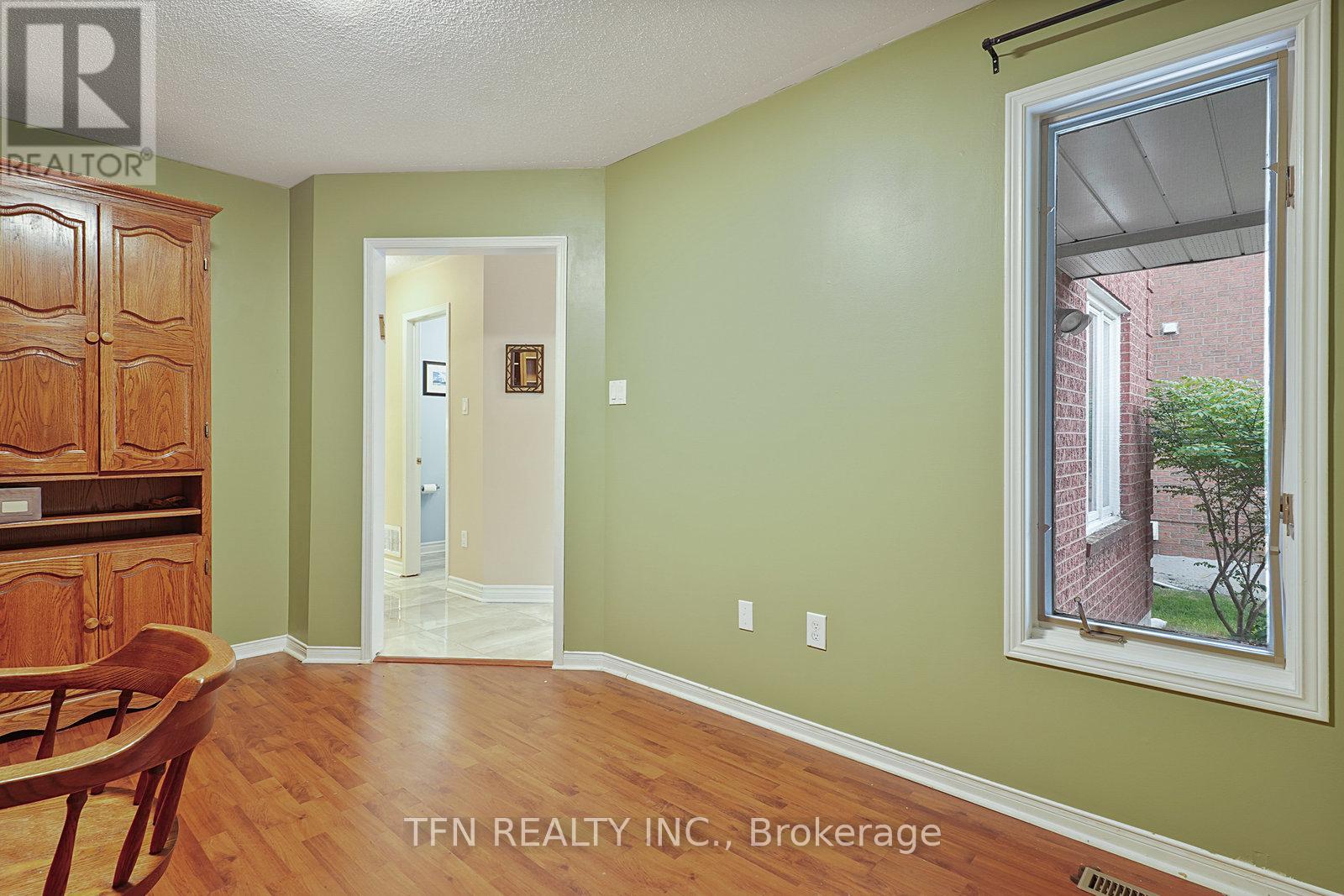 Photo 28 of 86 Thornbrook Court, Vaughan ON
