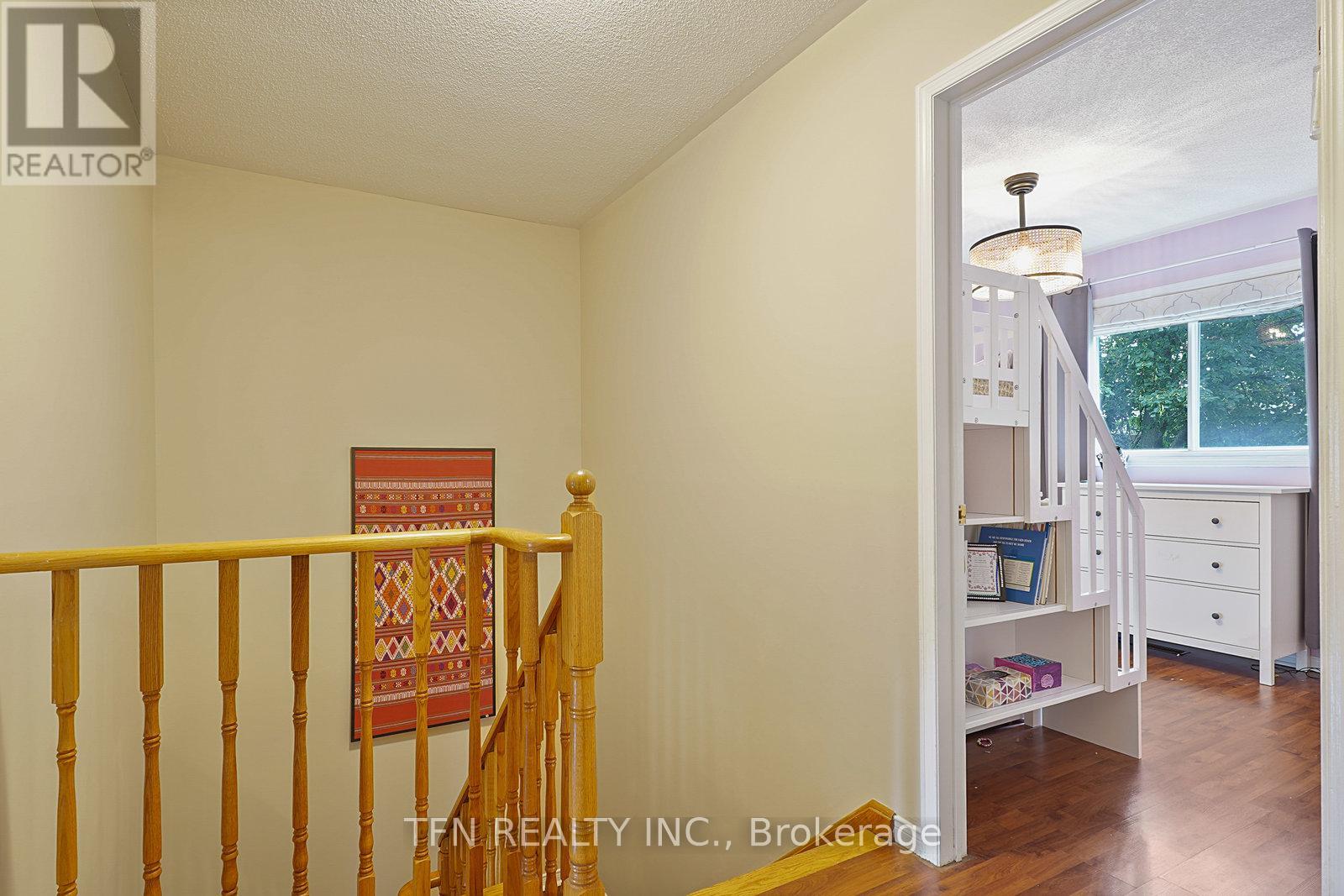Photo 18 of 86 Thornbrook Court, Vaughan ON