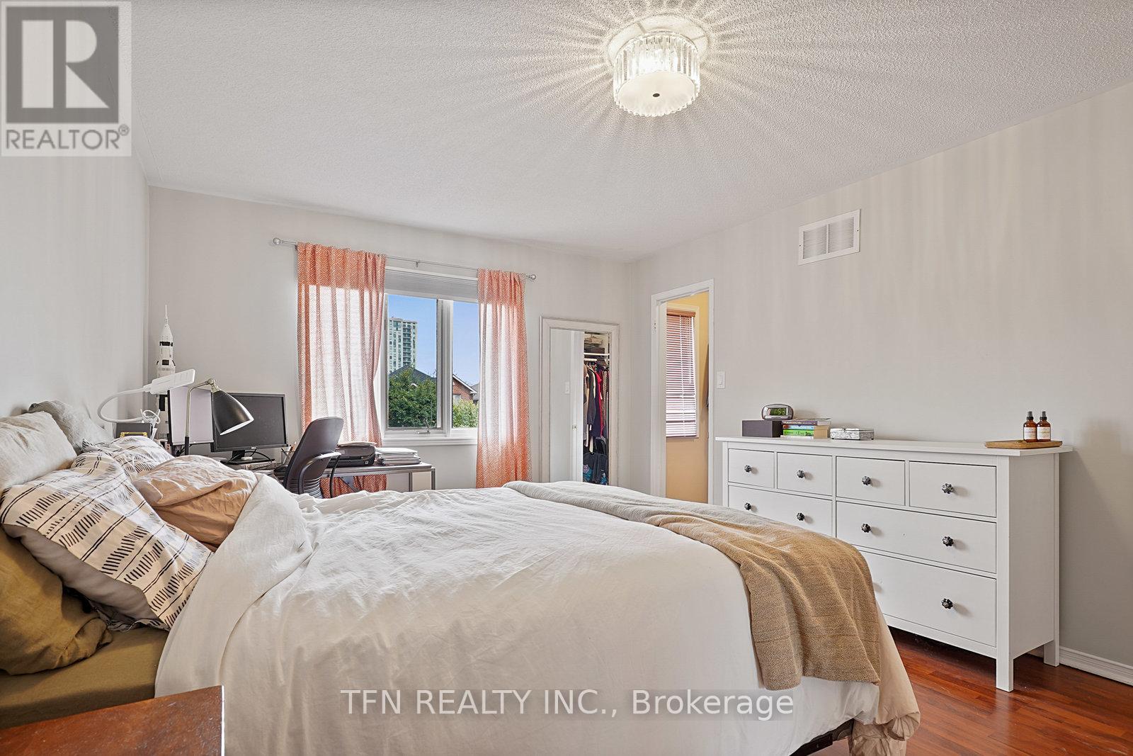 Photo 35 of 86 Thornbrook Court, Vaughan ON