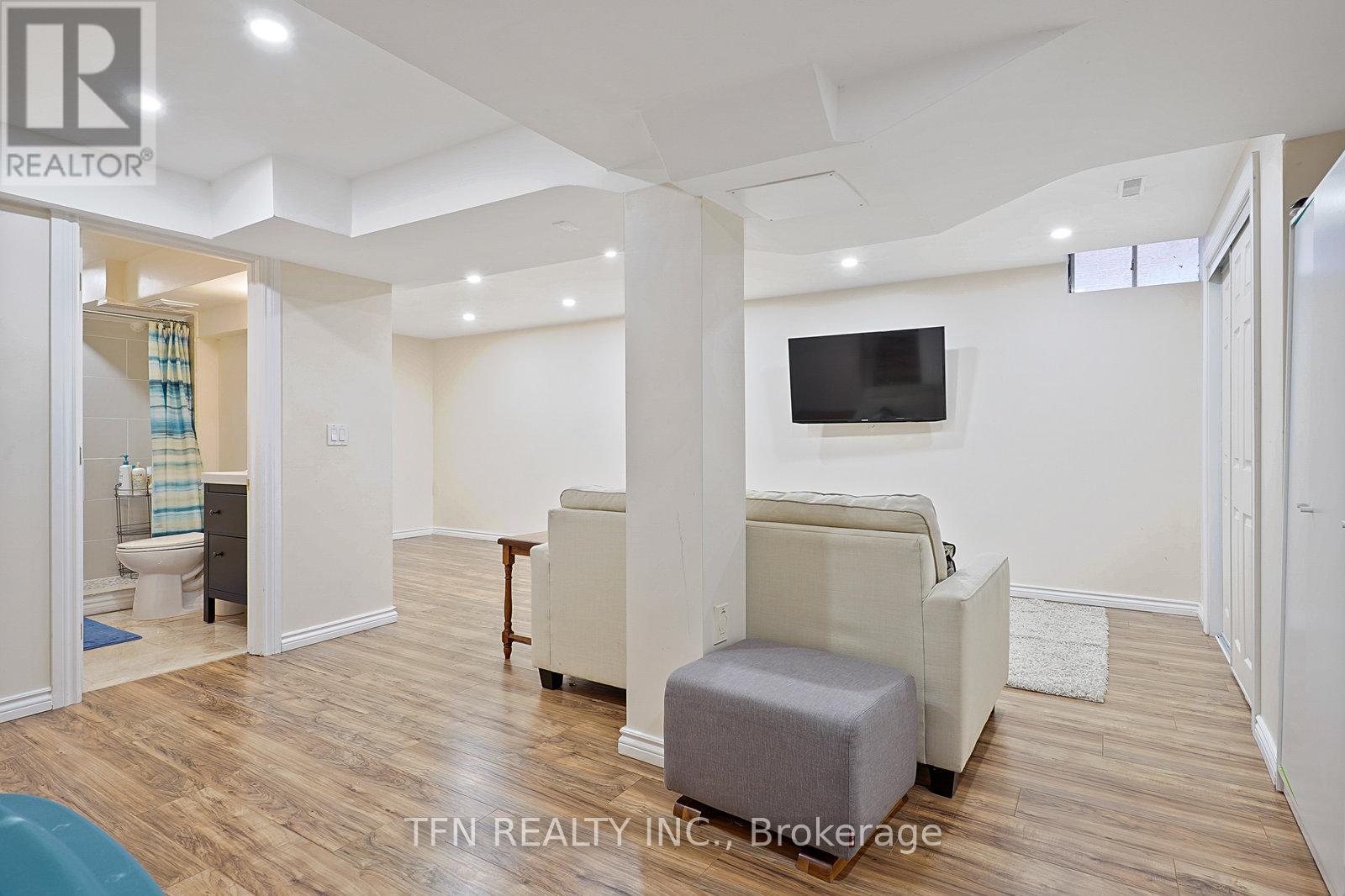 Photo 47 of 86 Thornbrook Court, Vaughan ON