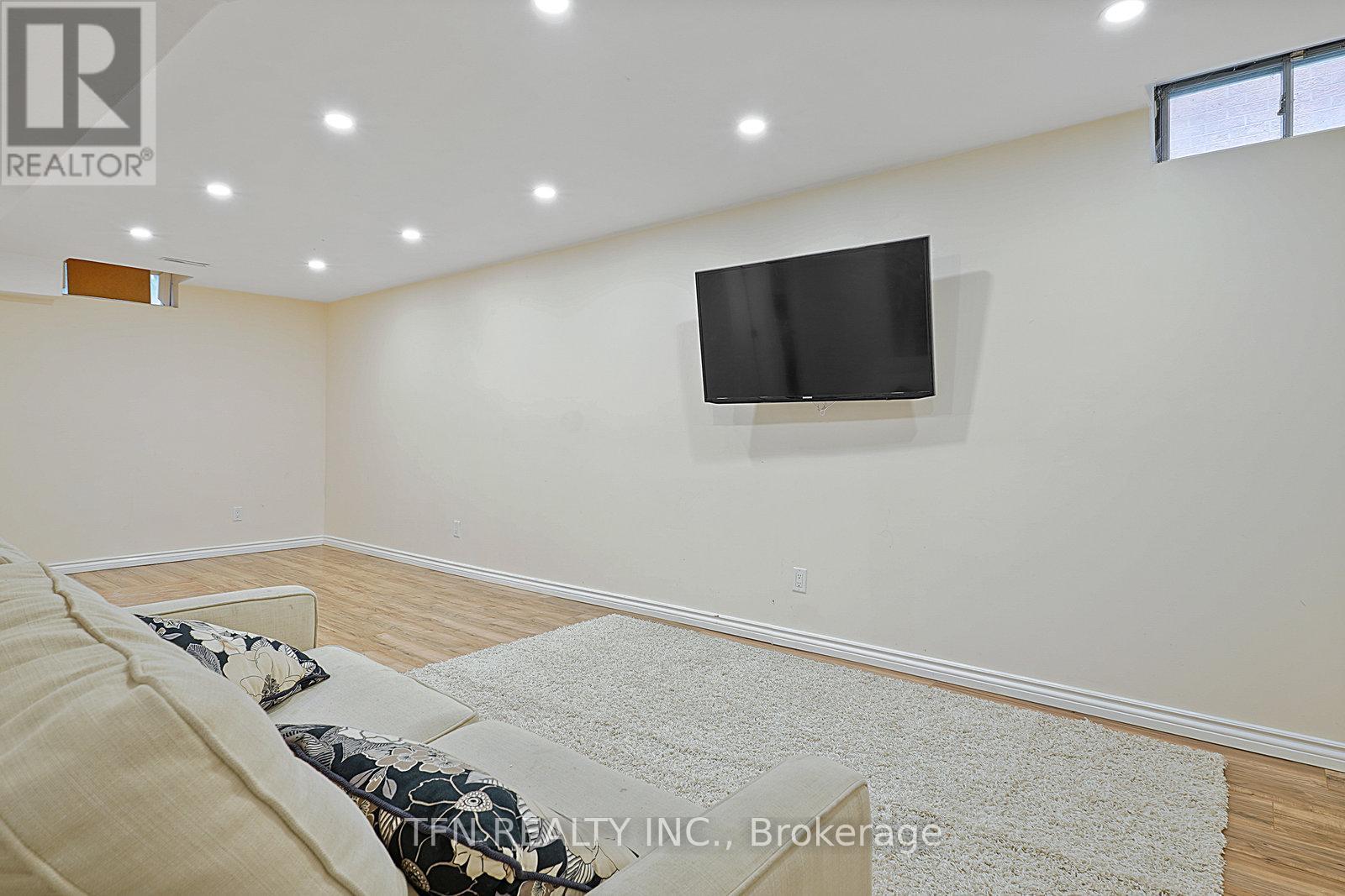 Photo 43 of 86 Thornbrook Court, Vaughan ON