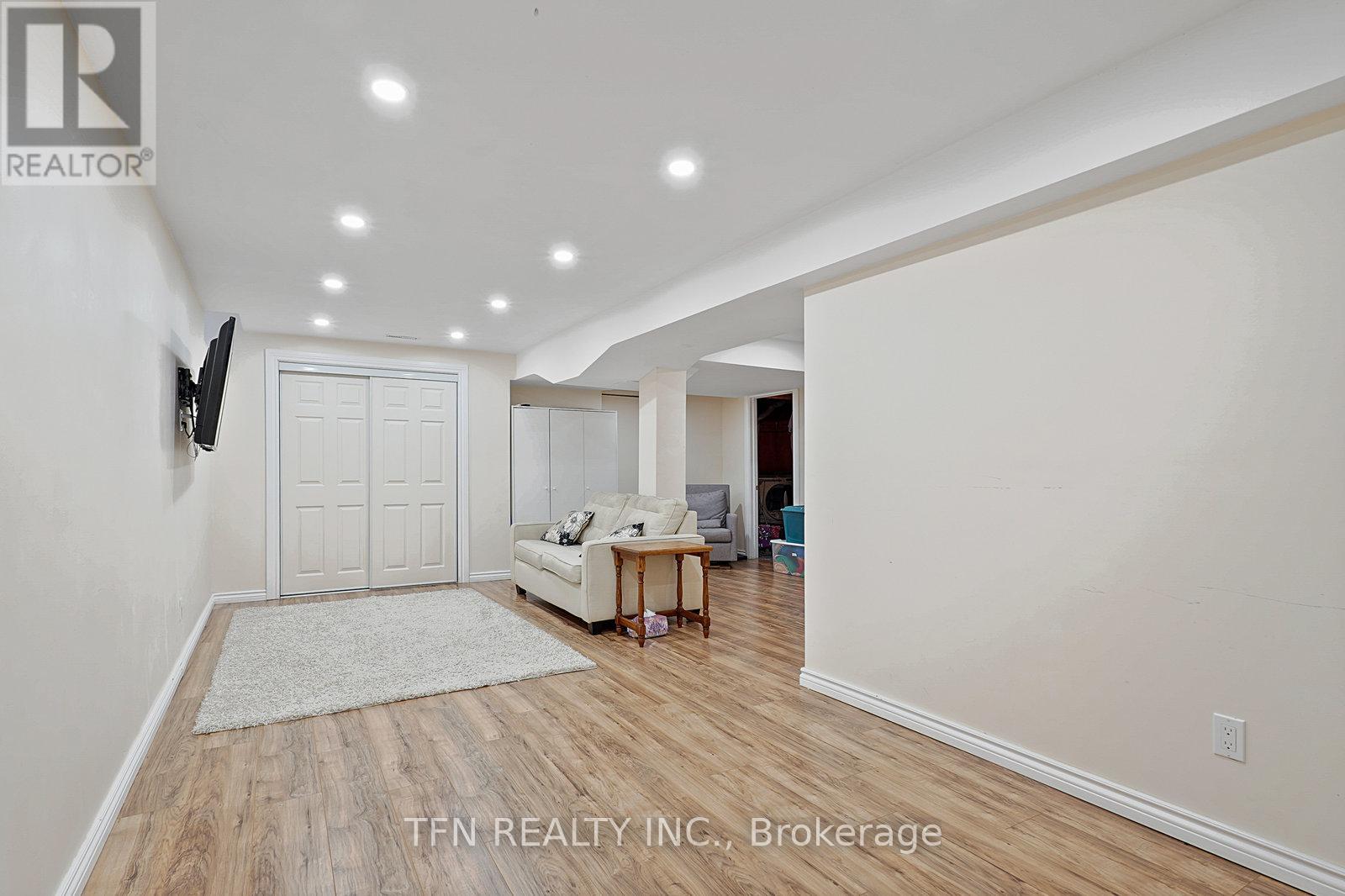 Photo 49 of 86 Thornbrook Court, Vaughan ON