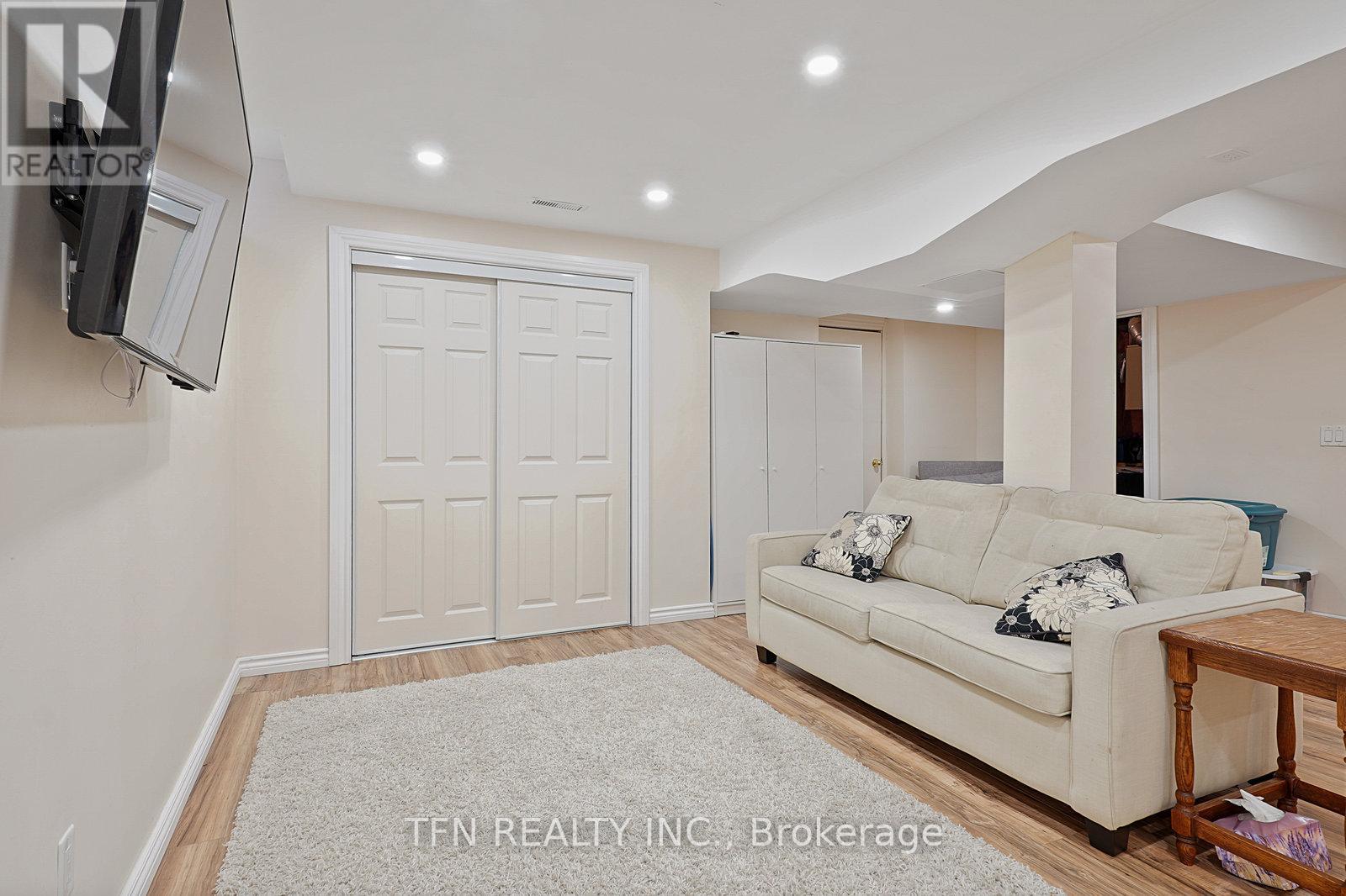 Photo 20 of 86 Thornbrook Court, Vaughan ON