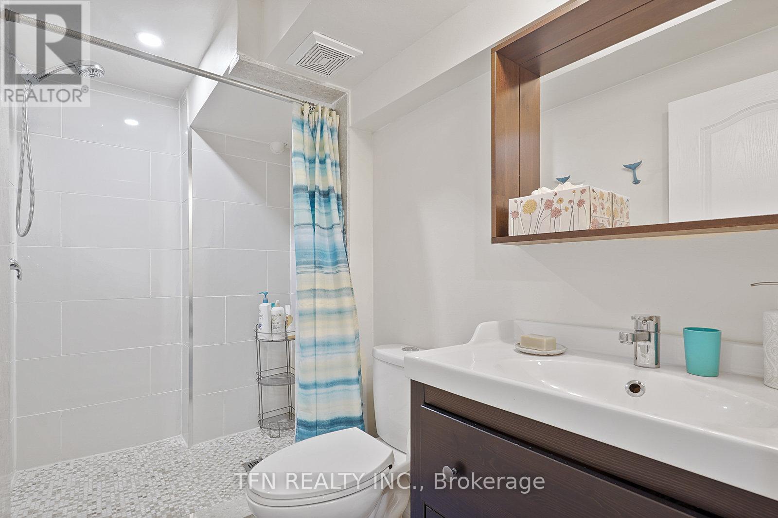 Photo 6 of 86 Thornbrook Court, Vaughan ON