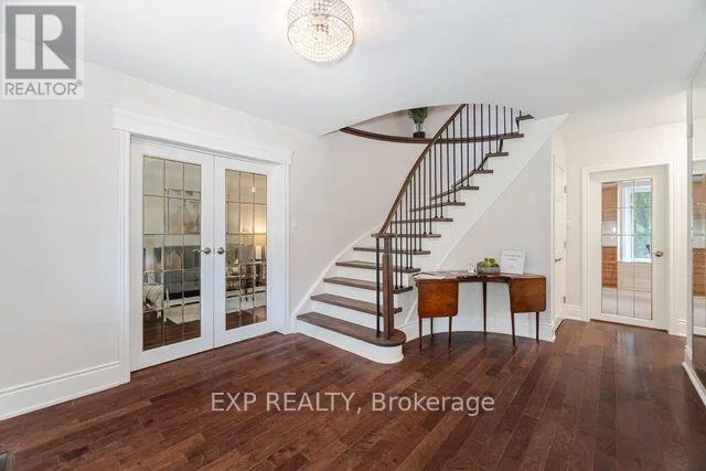 Photo 10 of 42 Hillside Drive, Brampton ON
