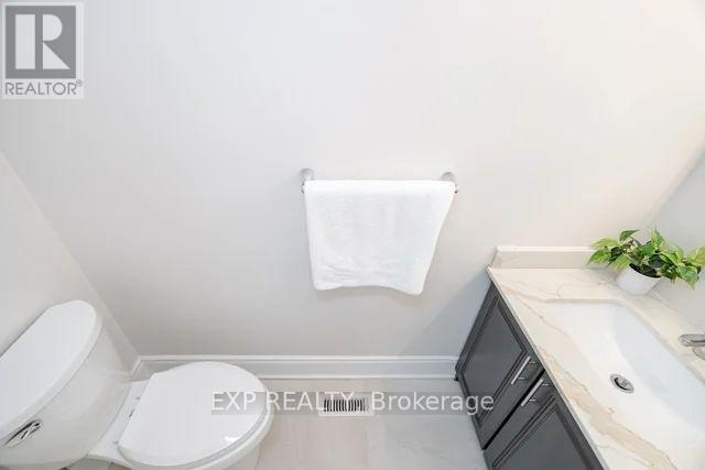 Photo 16 of 42 Hillside Drive, Brampton ON