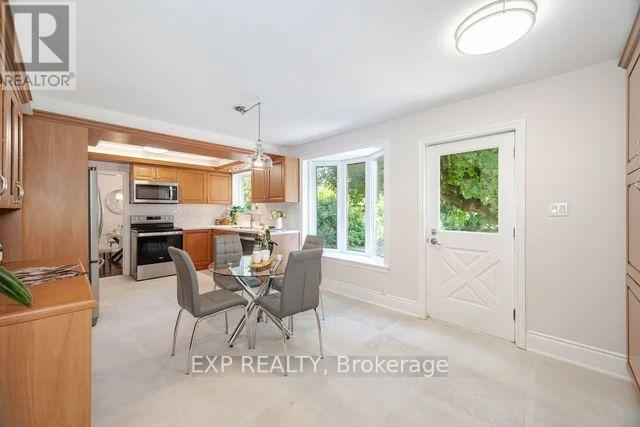 Photo 20 of 42 Hillside Drive, Brampton ON