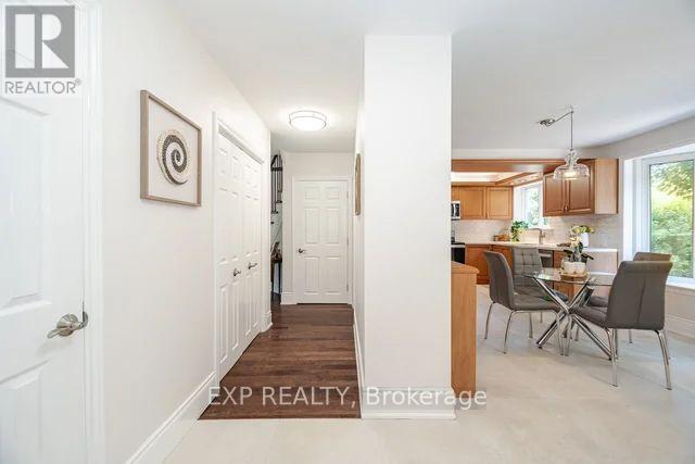 Photo 21 of 42 Hillside Drive, Brampton ON