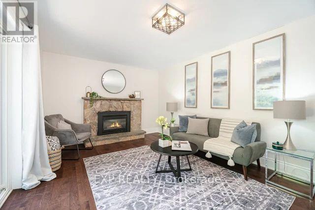 Photo 24 of 42 Hillside Drive, Brampton ON