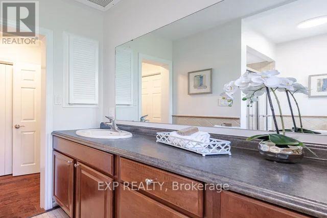 Photo 32 of 42 Hillside Drive, Brampton ON