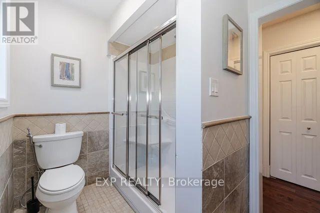 Photo 31 of 42 Hillside Drive, Brampton ON