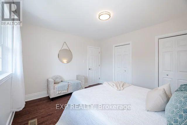 Photo 35 of 42 Hillside Drive, Brampton ON