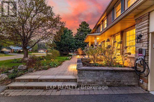 Photo 6 of 42 Hillside Drive, Brampton ON