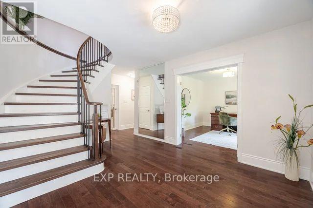 Photo 8 of 42 Hillside Drive, Brampton ON