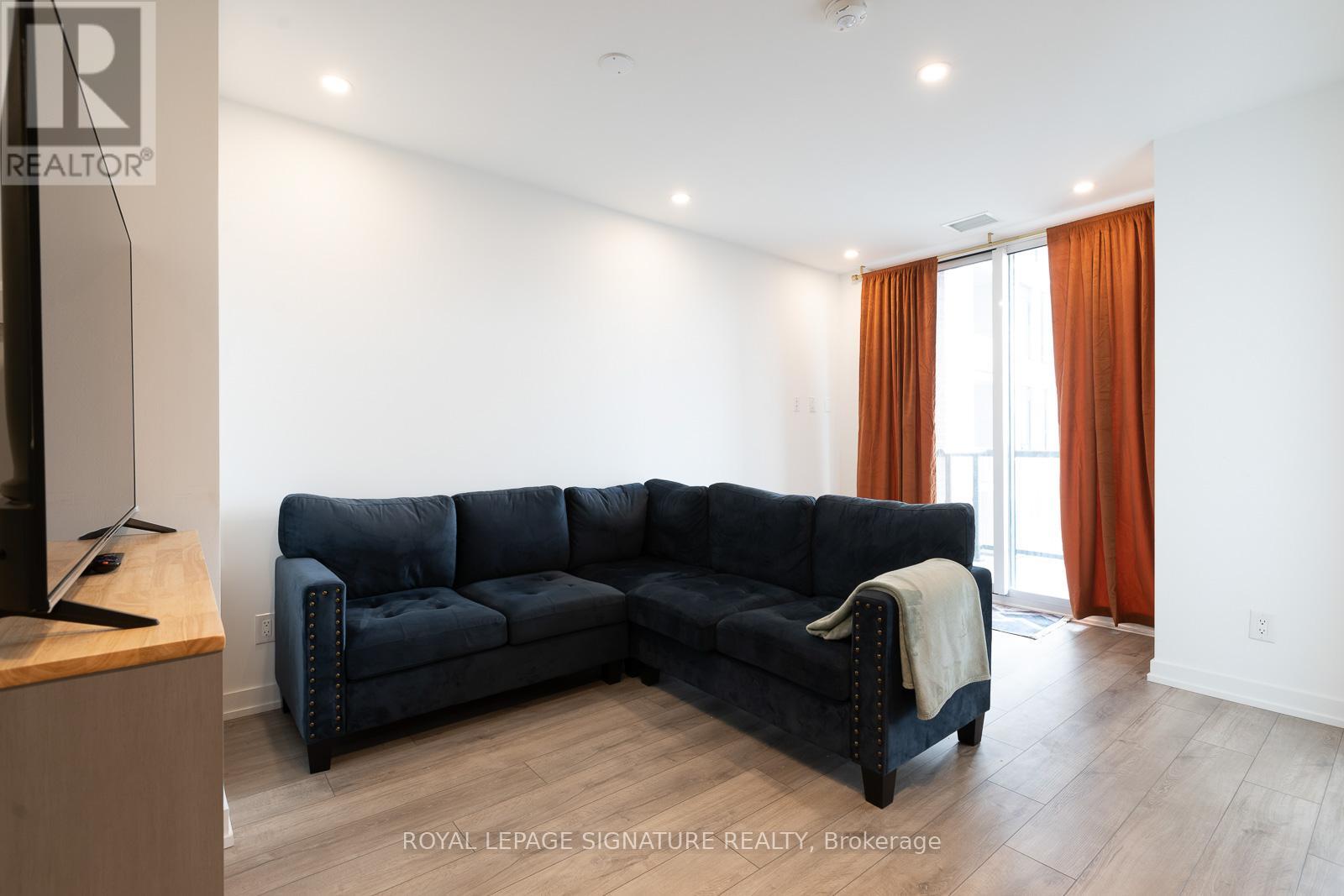 Photo 6 of 824 3100 Keele Street, Toronto ON
