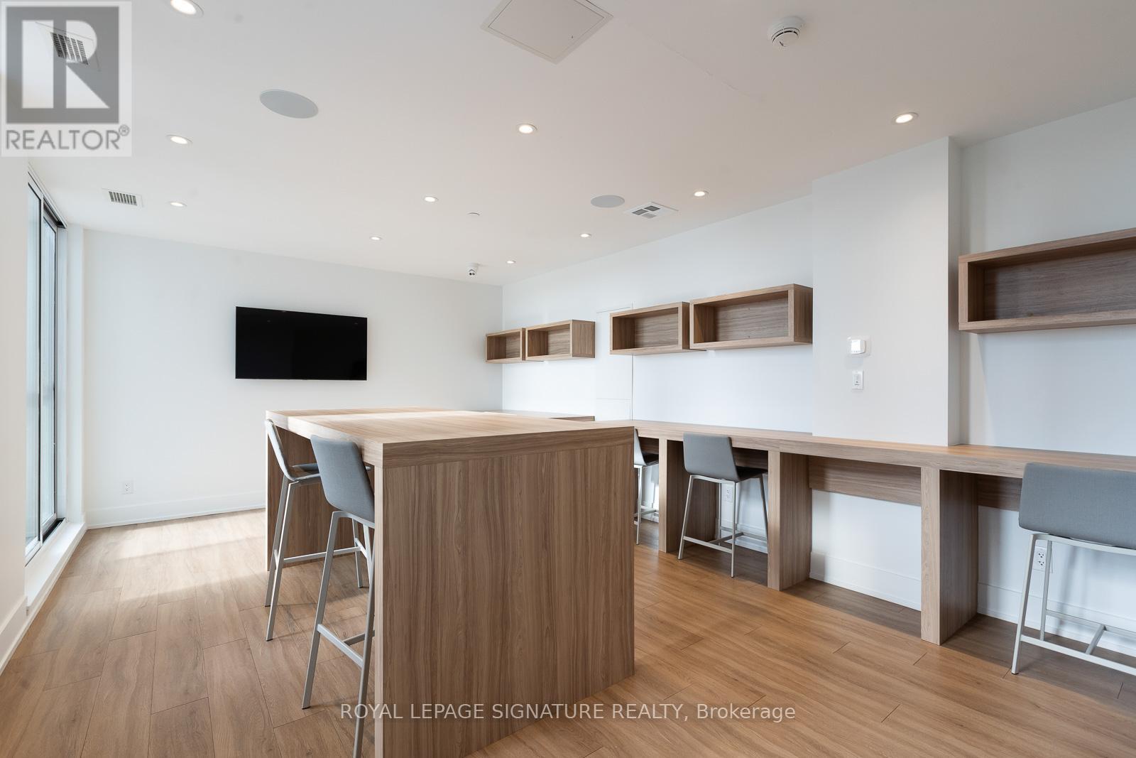 Photo 3 of 824 3100 Keele Street, Toronto ON