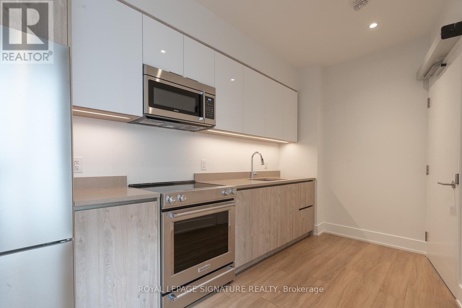 Photo 5 of 824 3100 Keele Street, Toronto ON