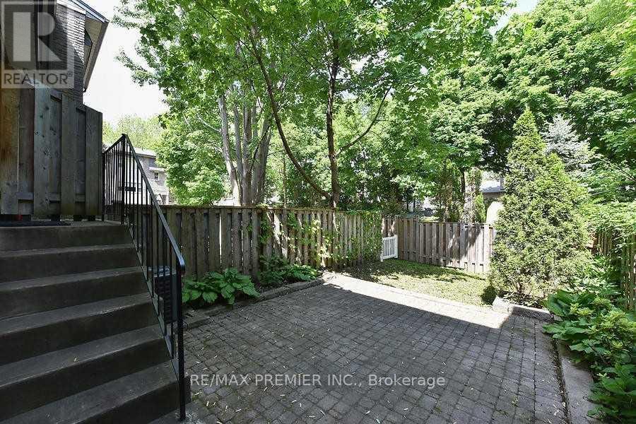 Photo 16 of 18 2 North Street, Barrie ON