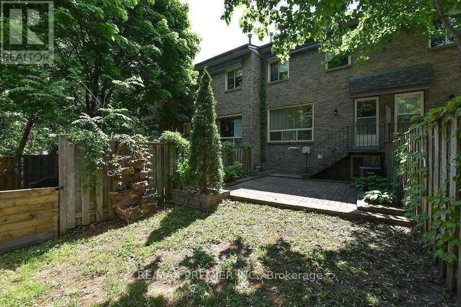 Photo 6 of 18 2 North Street, Barrie ON