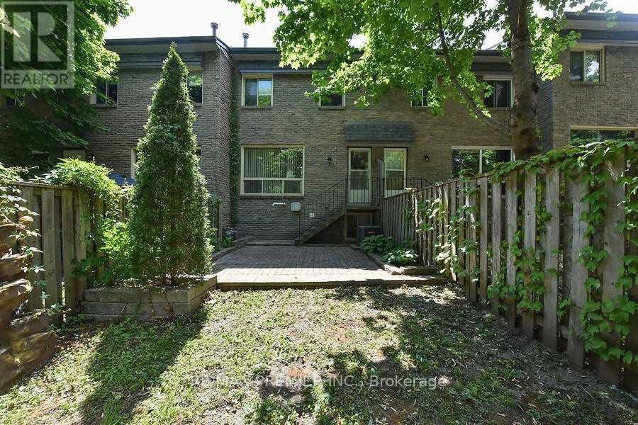 Photo 22 of 18 2 North Street, Barrie ON