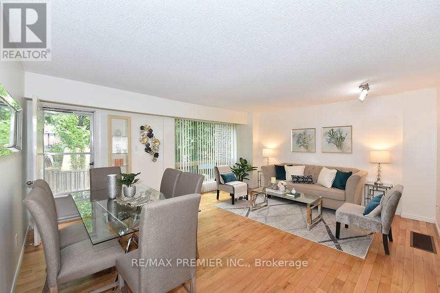 Photo 10 of 18 2 North Street, Barrie ON