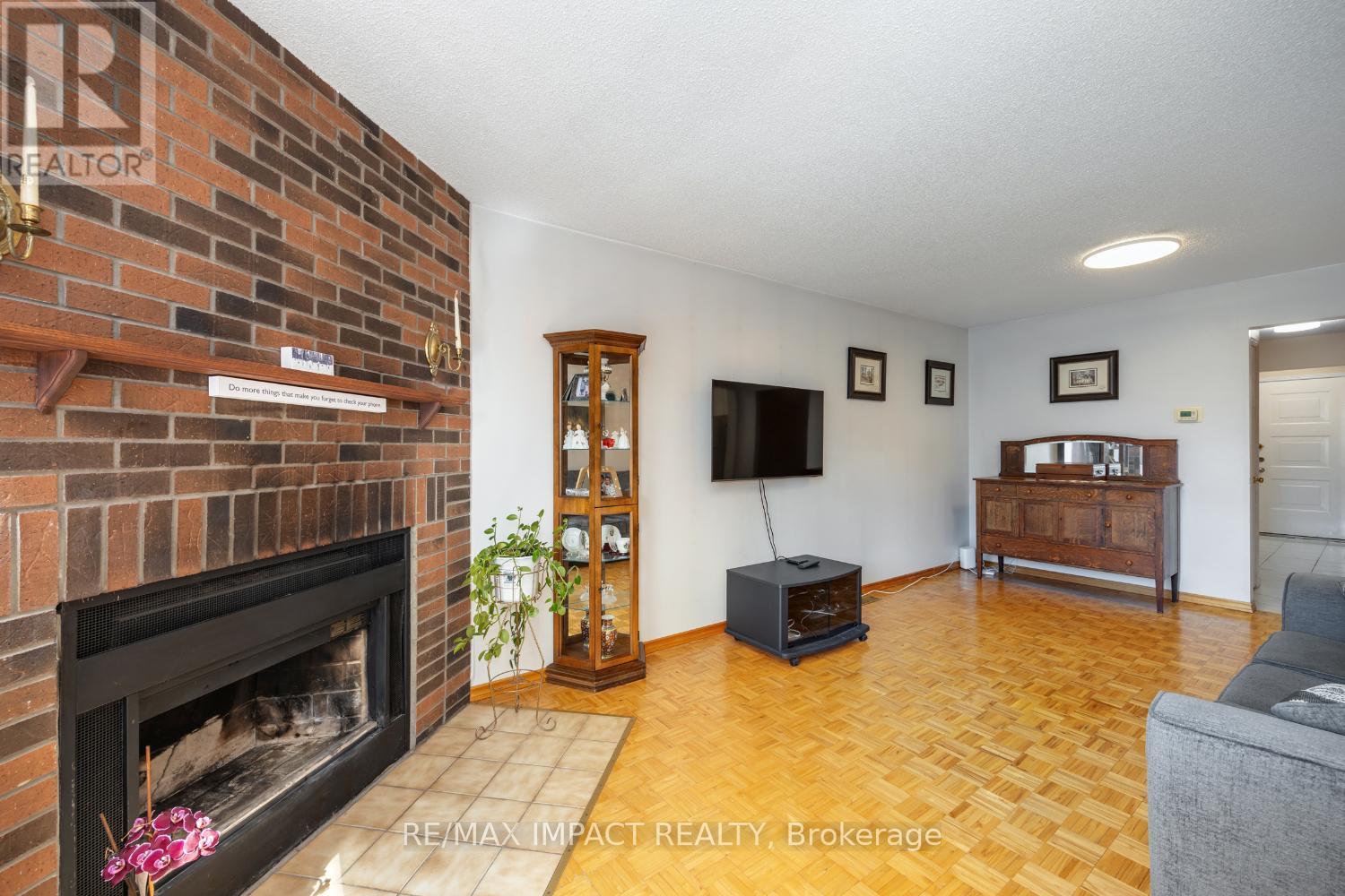 Photo 11 of 820 Bennett Crescent, Oshawa ON