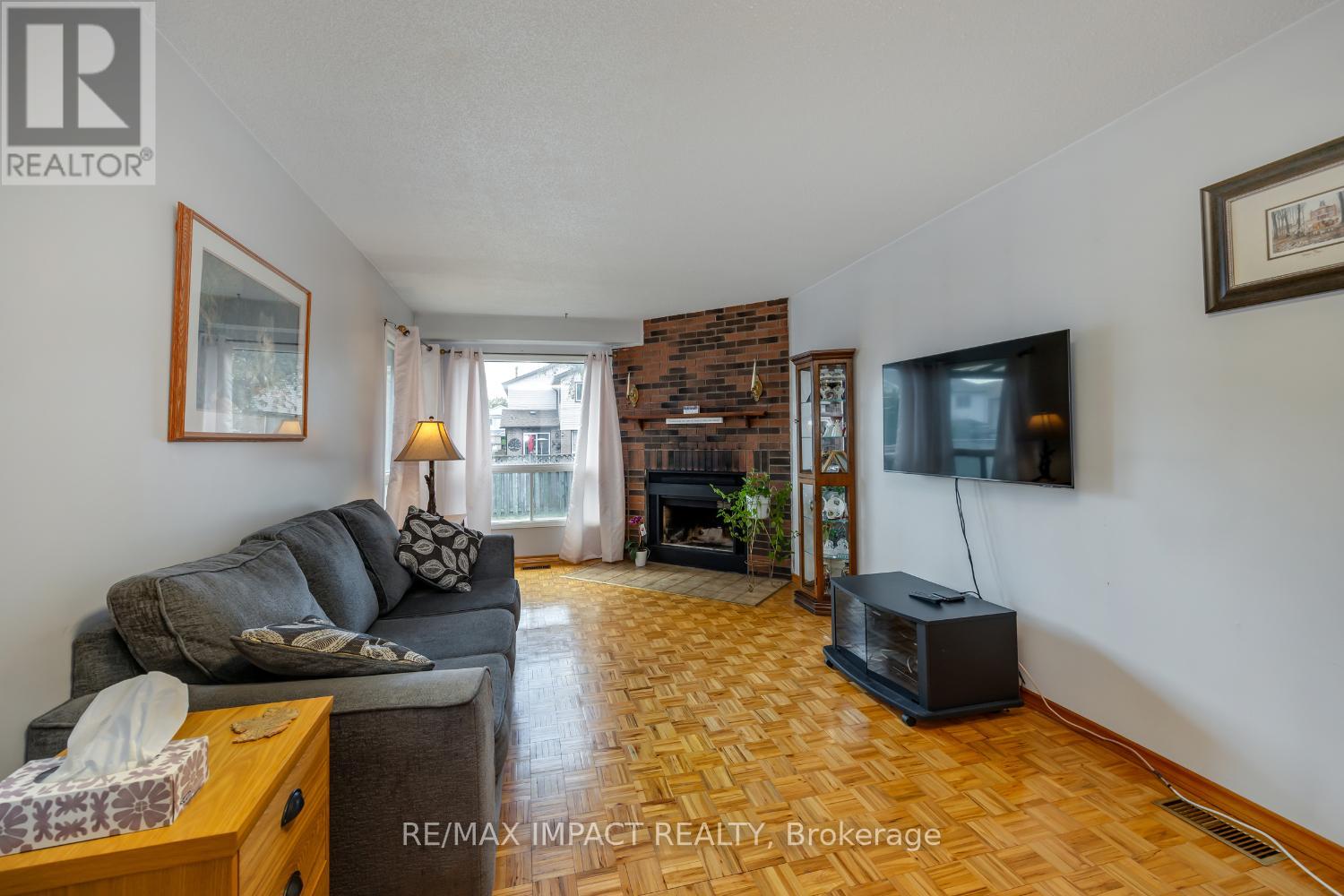 Photo 31 of 820 Bennett Crescent, Oshawa ON