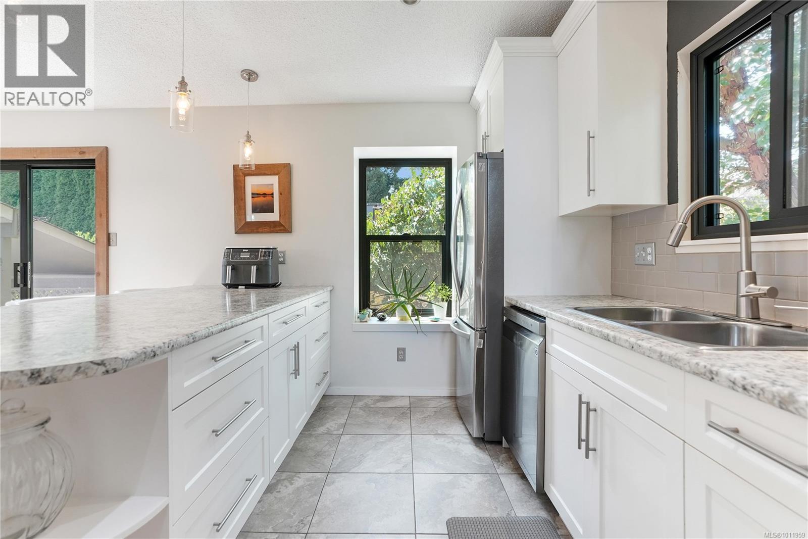 Photo 10 of 3372 Mary Anne Cres, Colwood BC
