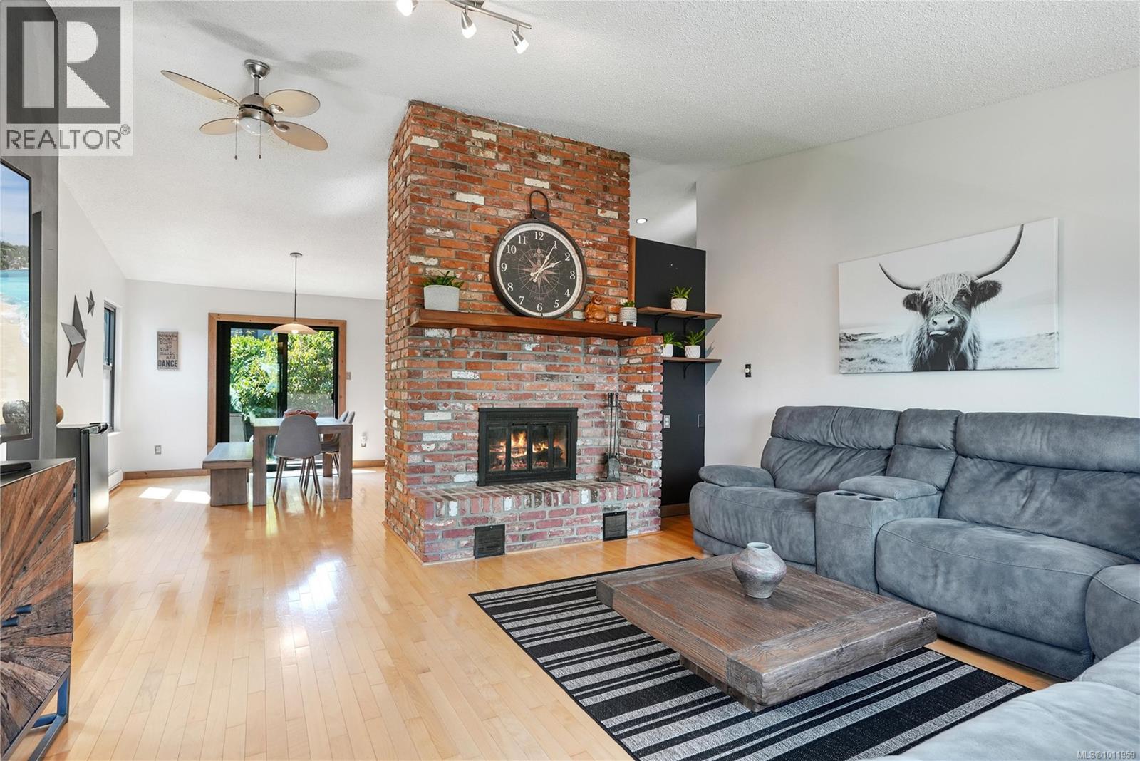 Photo 3 of 3372 Mary Anne Cres, Colwood BC