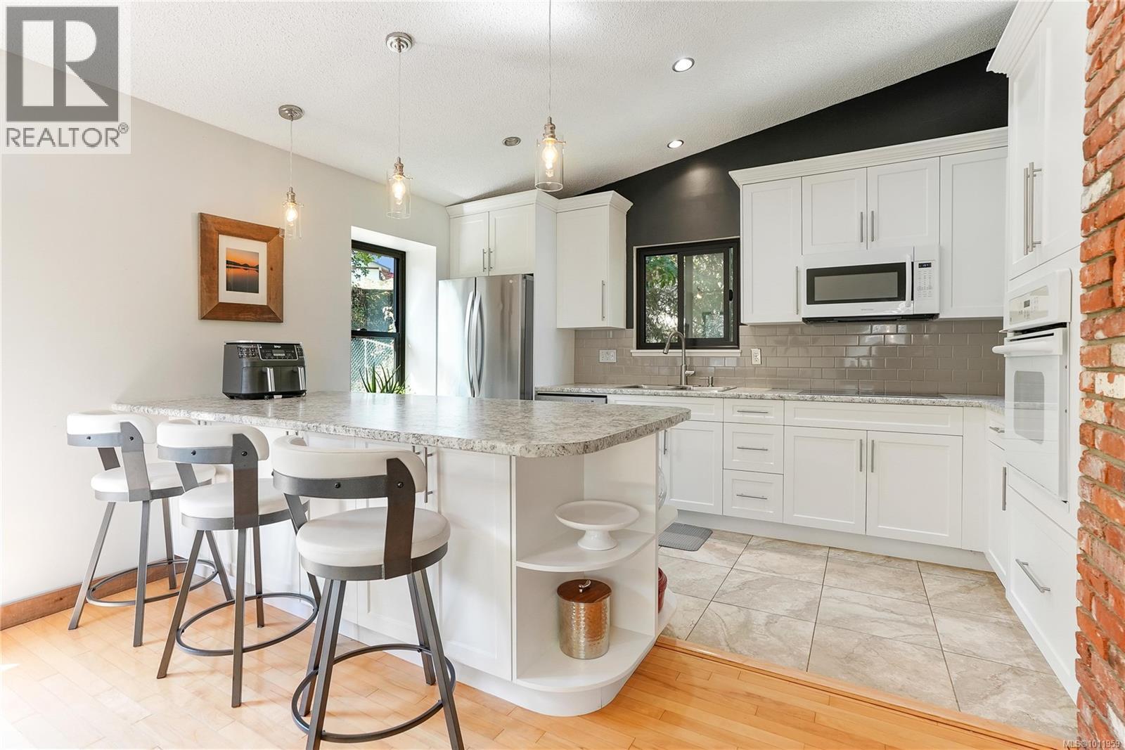 Photo 6 of 3372 Mary Anne Cres, Colwood BC