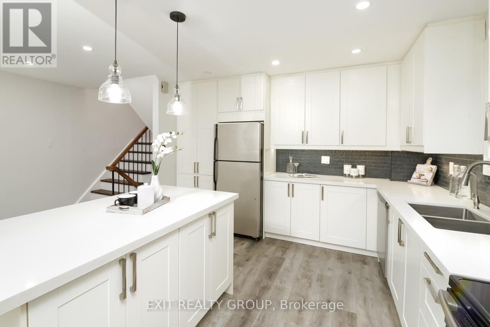 Photo 10 of 765 Hampton Court, Pickering ON