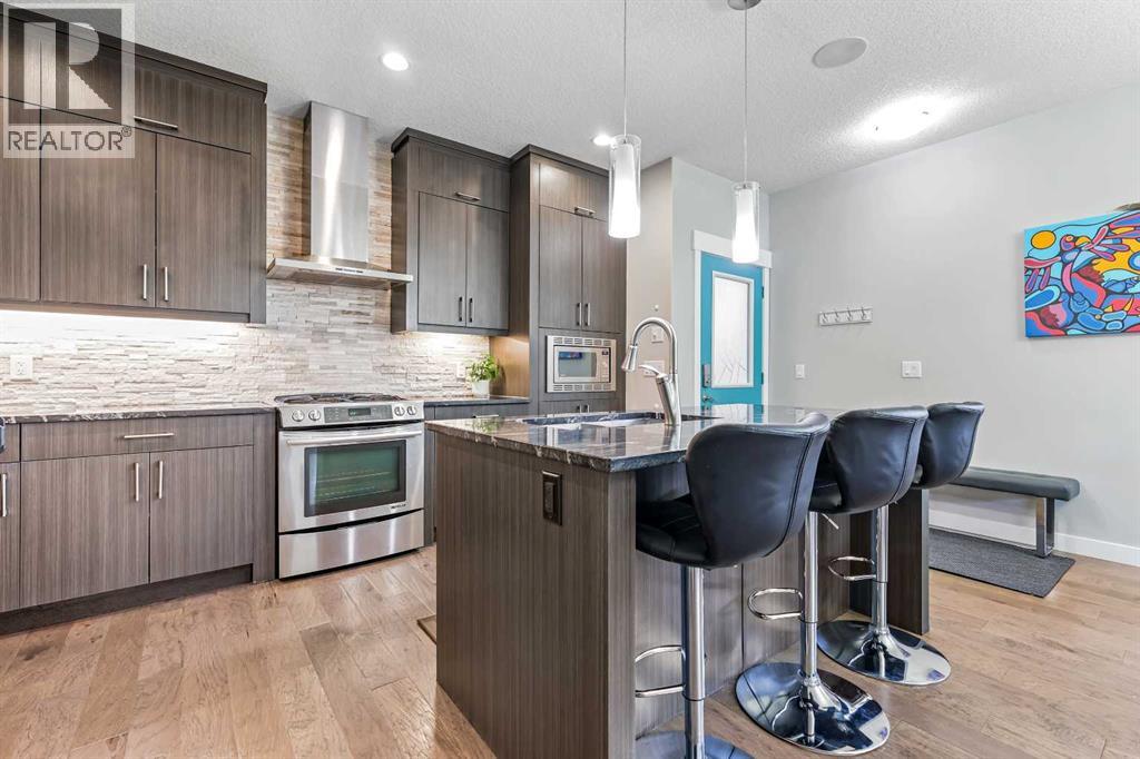 Photo 2 of 2 4728 17 Avenue Nw, Calgary AB