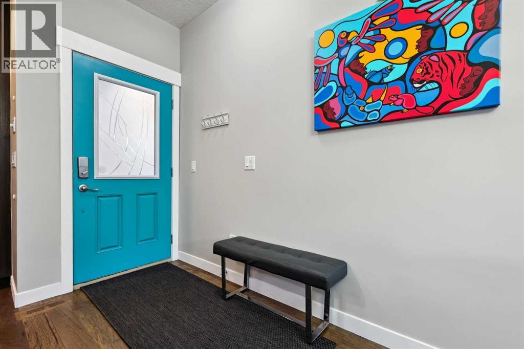 Photo 1 of 2 4728 17 Avenue Nw, Calgary AB