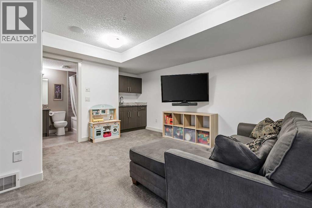 Photo 16 of 2 4728 17 Avenue Nw, Calgary AB