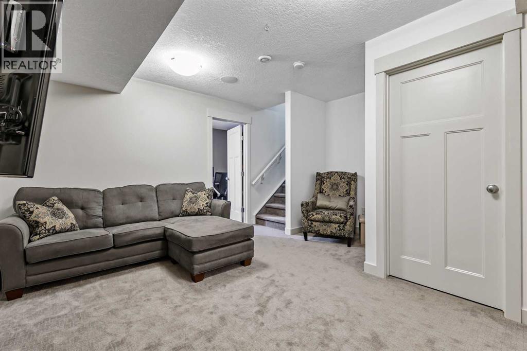 Photo 4 of 2 4728 17 Avenue Nw, Calgary AB