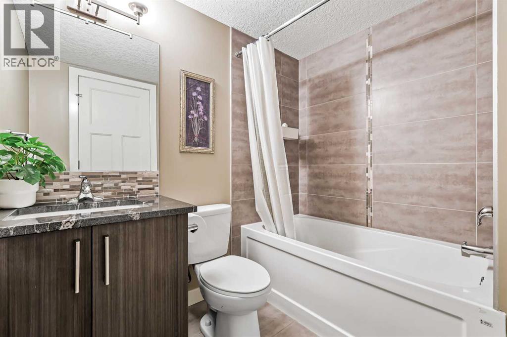 Photo 6 of 2 4728 17 Avenue Nw, Calgary AB