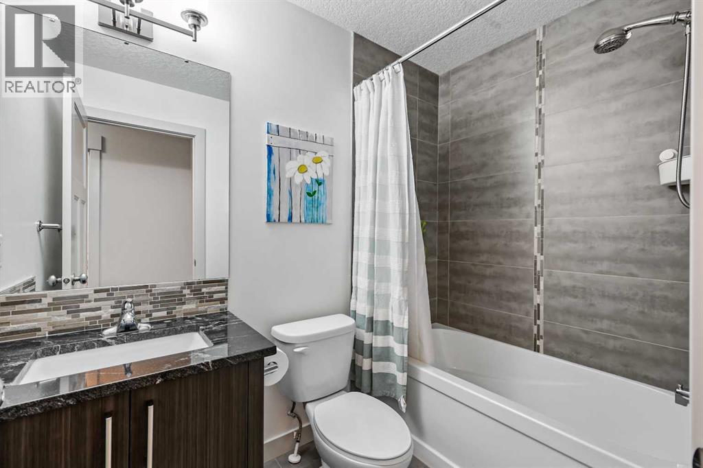 Photo 5 of 2 4728 17 Avenue Nw, Calgary AB