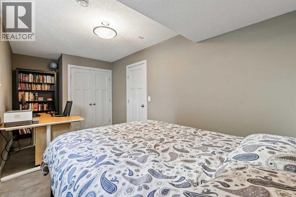 Photo 17 of 2 4728 17 Avenue Nw, Calgary AB