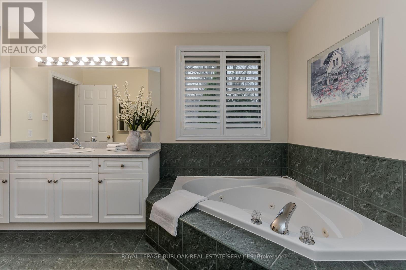 Photo 3 of 1148 Westhaven Drive, Burlington ON