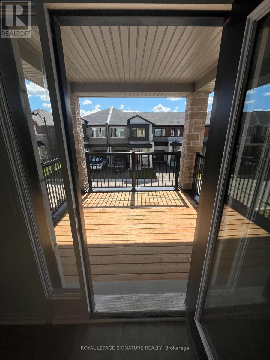 Photo 4 of 10 1259 Lily Crescent, Milton ON
