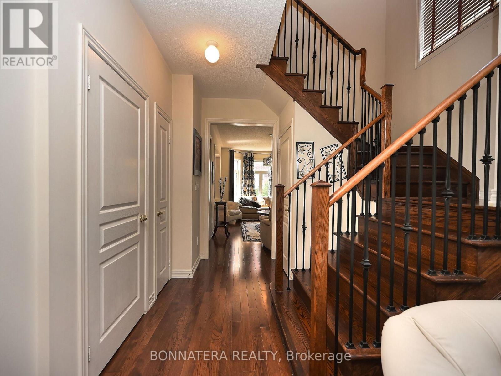 Photo 10 of 5679 Ethan Drive, Mississauga ON