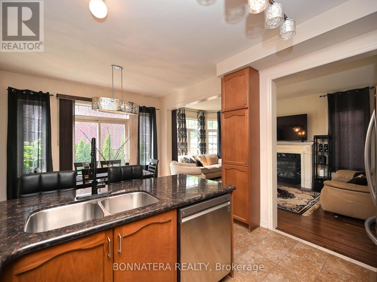 Photo 25 of 5679 Ethan Drive, Mississauga ON